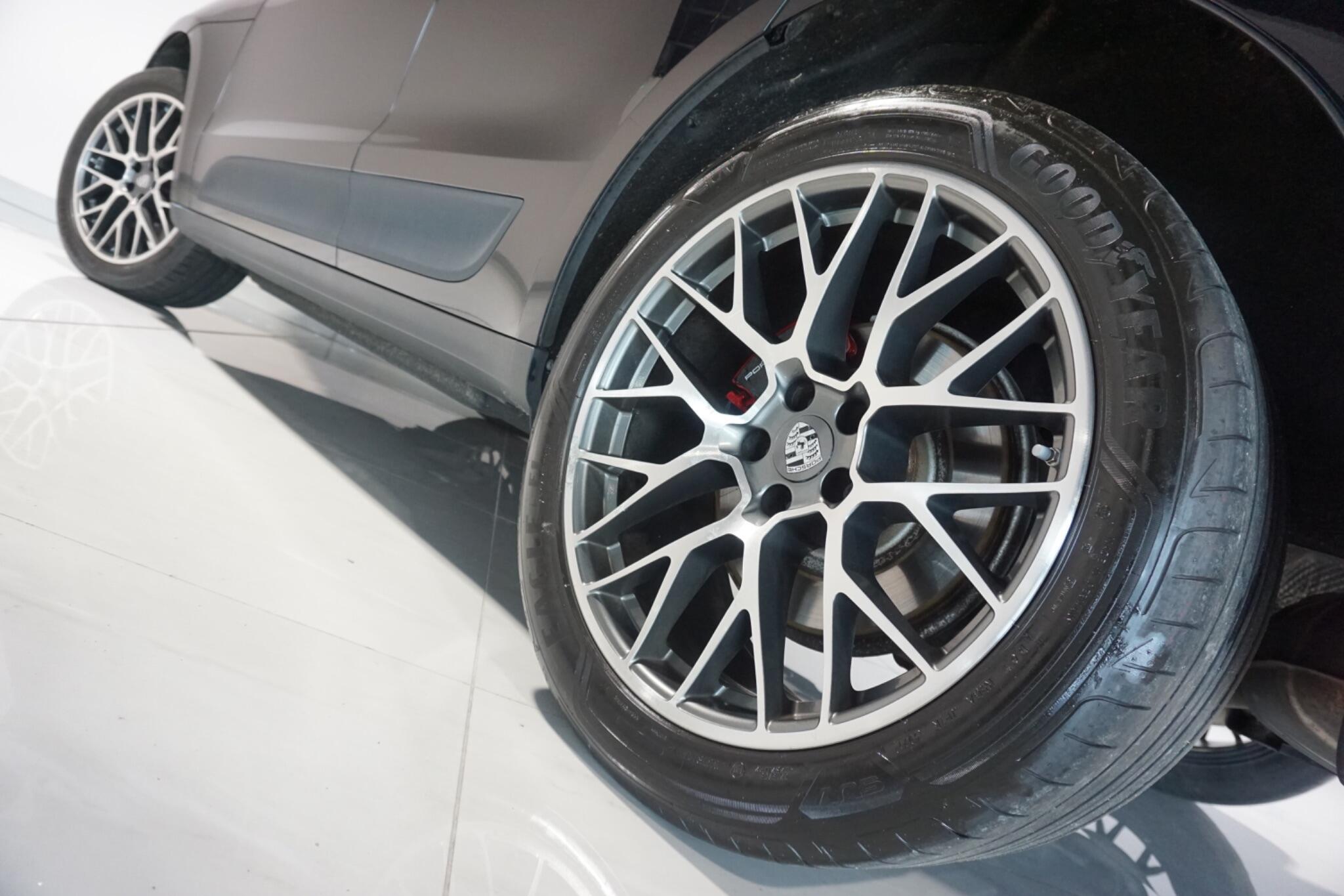 Porsche Macan 2.0T SUV 5dr Petrol PDK 4WD Euro 6 (s/s) (252 ps)